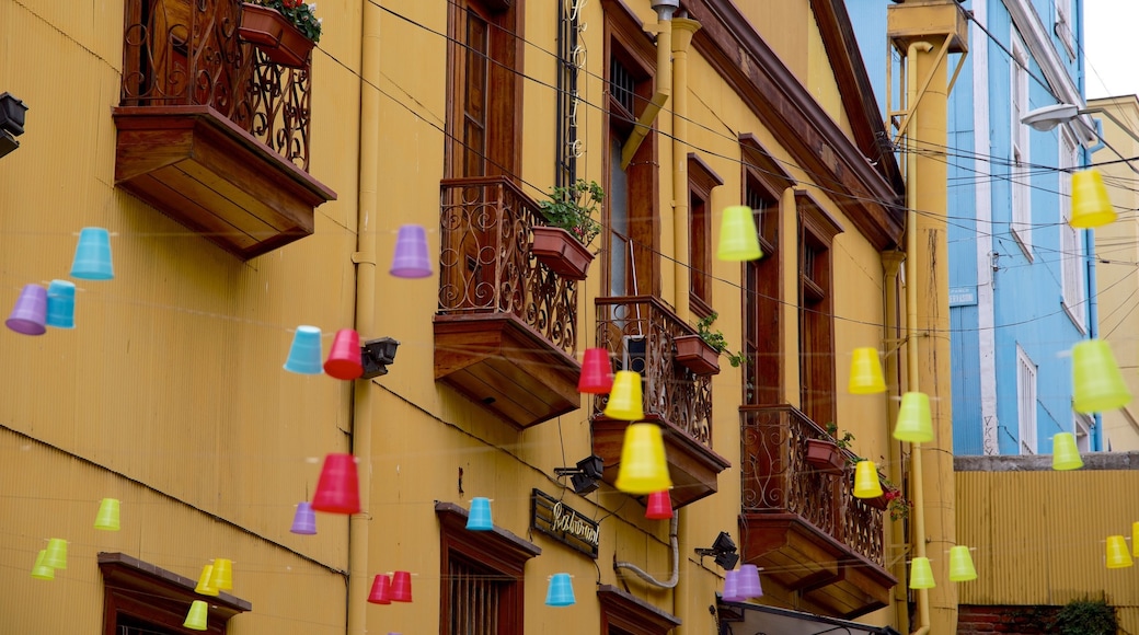 Valparaíso que incluye arte al aire libre