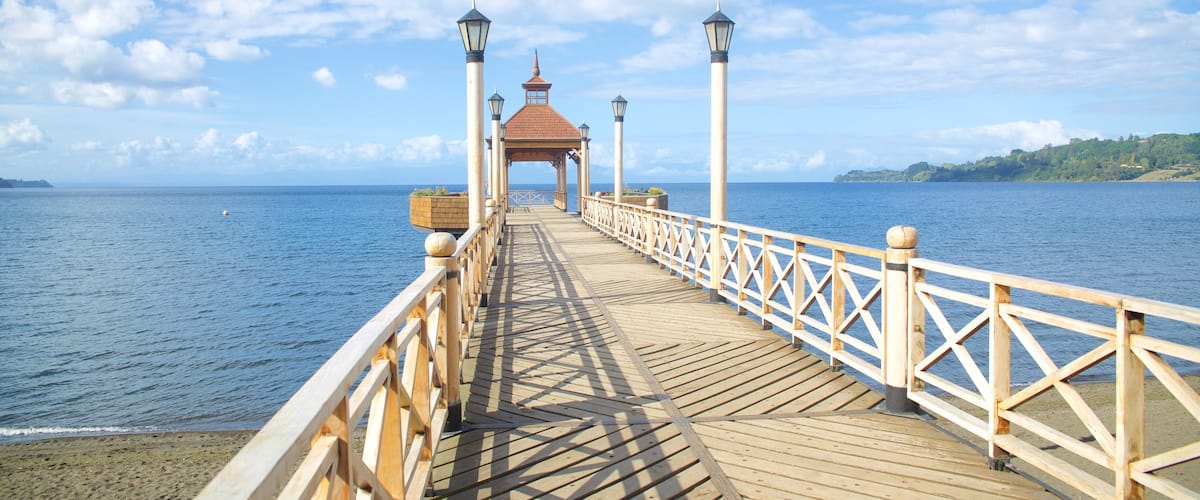 Teatro del Lago showing general coastal views