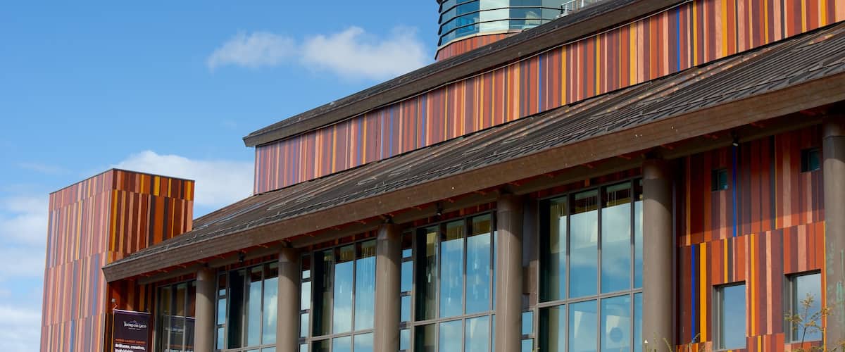 Teatro del Lago which includes modern architecture