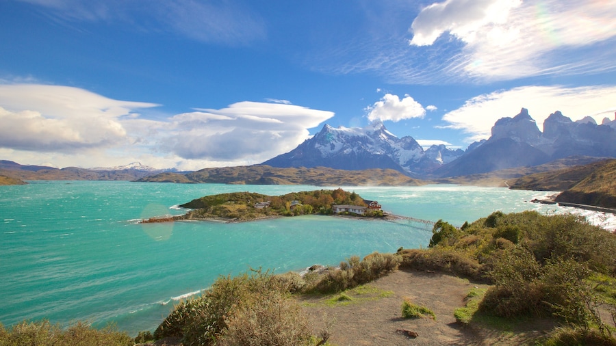 Torres Del Paine som viser en sø eller et vandhul, udsigt over landskaber og bjerge
