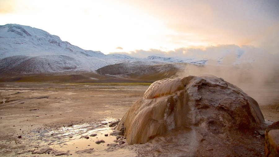 Campo de Géiseres El Tatio ofreciendo vistas de paisajes y escenas tranquilas