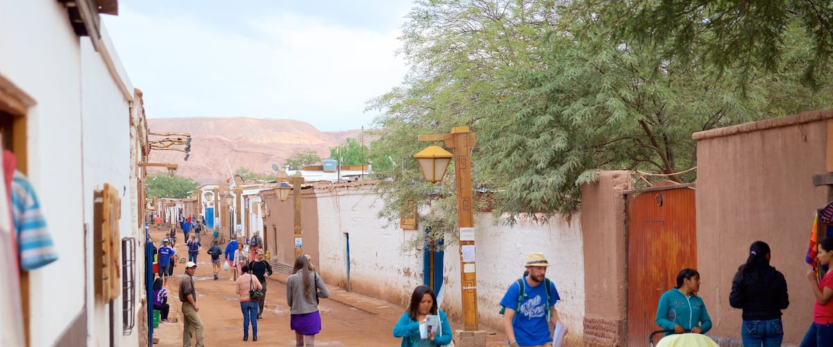 San Pedro de Atacama y también un pequeño grupo de personas
