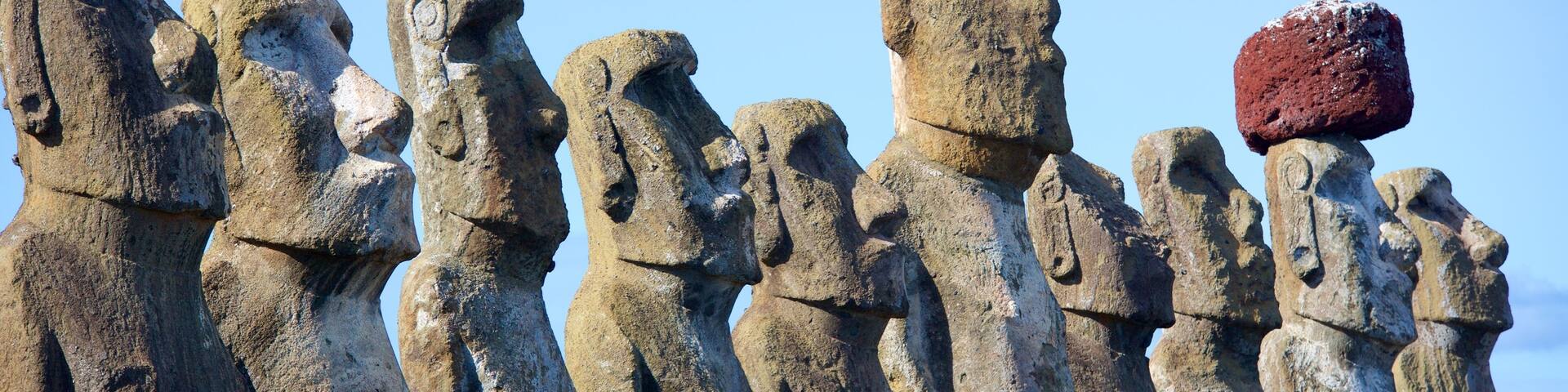 Ahu Tongariki featuring heritage elements, a statue or sculpture and tranquil scenes