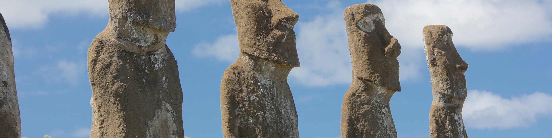Ahu Akivi featuring a statue or sculpture and heritage elements