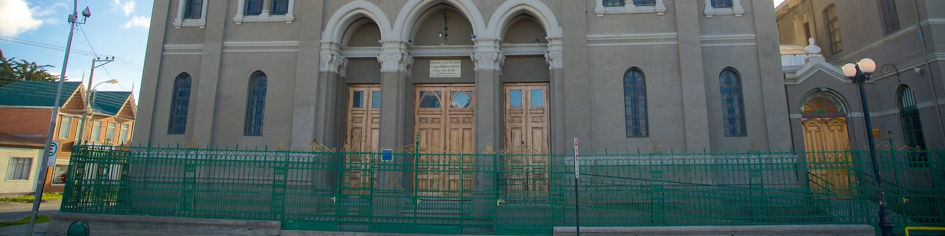 Santuario Maria Auxiliadora which includes a church or cathedral