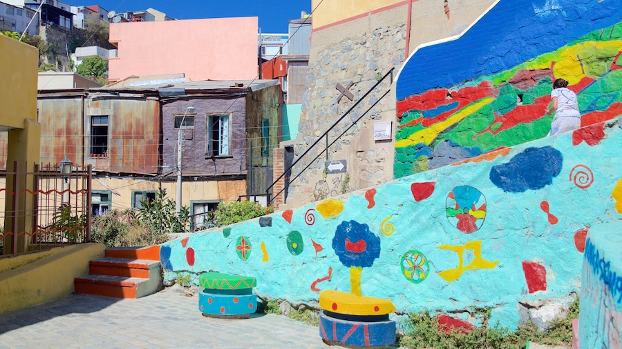 Bảo tàng ngoài trời Valparaiso cho thấy thành phố và nghệ thuật đường phố