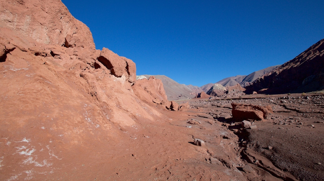 Arco Iris Valley showing landscape views and desert views