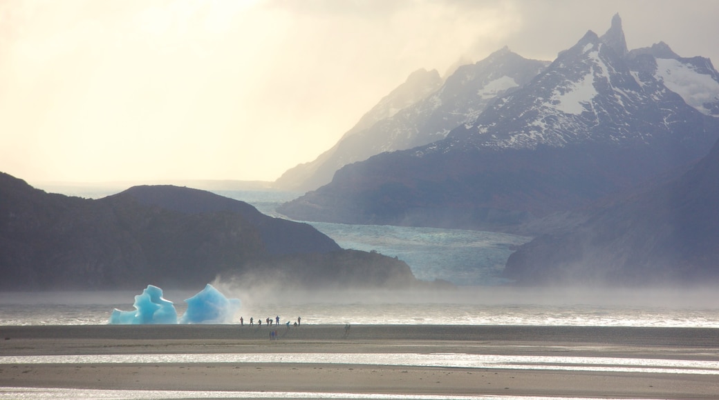 Torres Del Paine showing a lake or waterhole, mountains and tranquil scenes