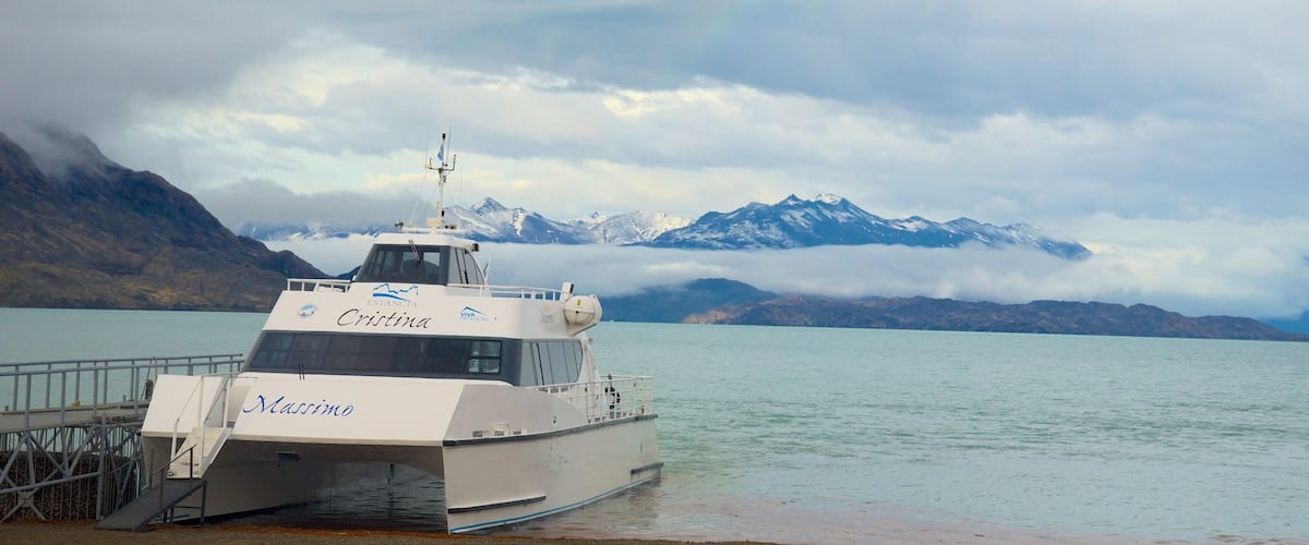 El Calafate showing landscape views and a lake or waterhole