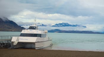 El Calafate caracterizando um lago ou charco e paisagem