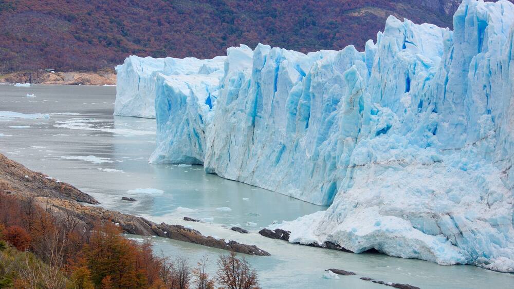 Perito Moreno Glacier showing a lake or waterhole