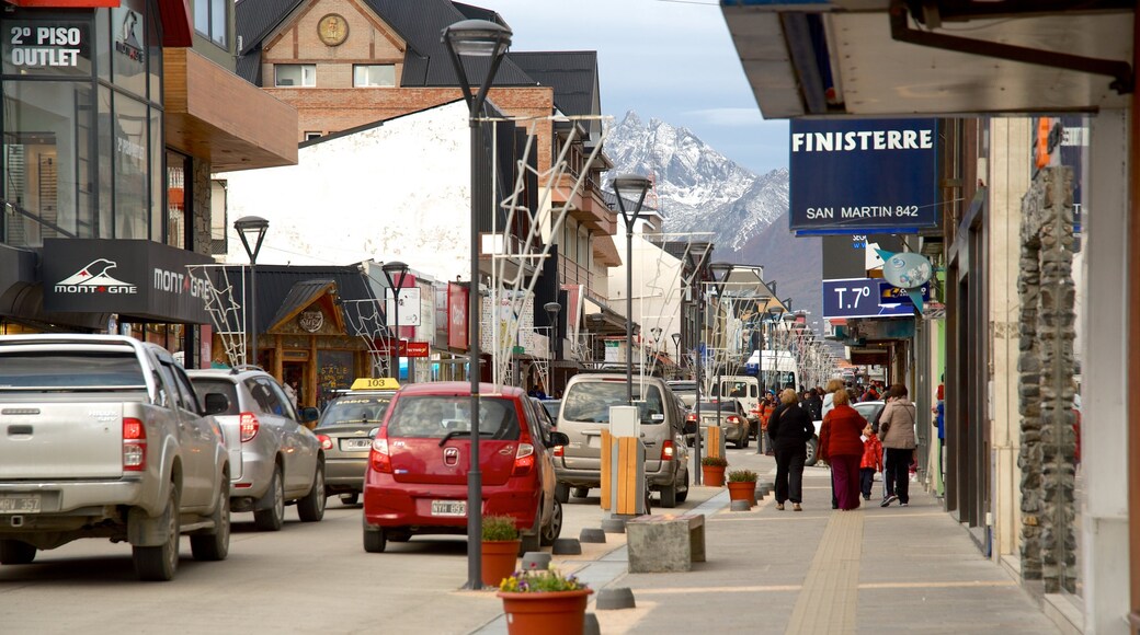 Ushuaia mit einem Straßenszenen und zentrales Geschäftsviertel