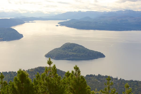 Cerro Otto showing a lake or waterhole, tranquil scenes and landscape views