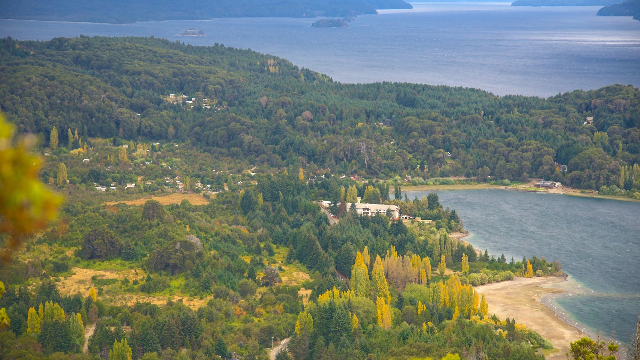 〜23日特別価格　新品　アルゼンチンのバリローチェのウナエル・ウアピ湖 バリローチェ観光まとめ｜おすすめ宿・空港から市内アクセス・買い物