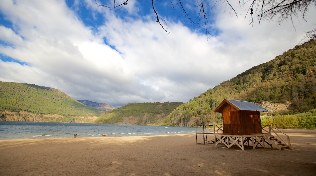 Patagonia mostrando vistas panorámicas, un lago o laguna y una playa