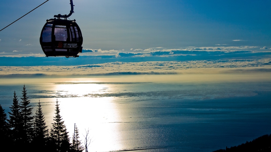 Le Massif de Charlevoix showing a river or creek and a gondola
