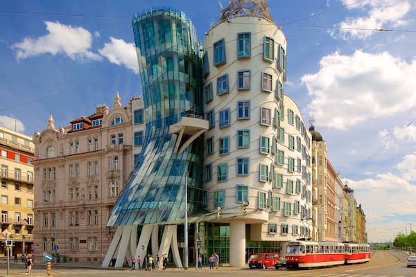 Casa danzante di Praga mostrando città