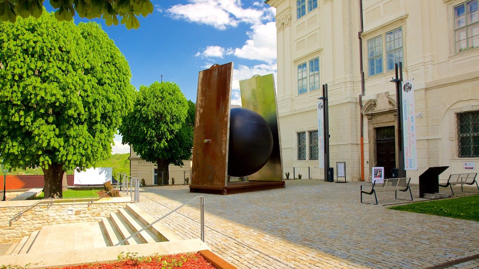 Kutná Hora bevat een stad, historisch erfgoed en historische architectuur