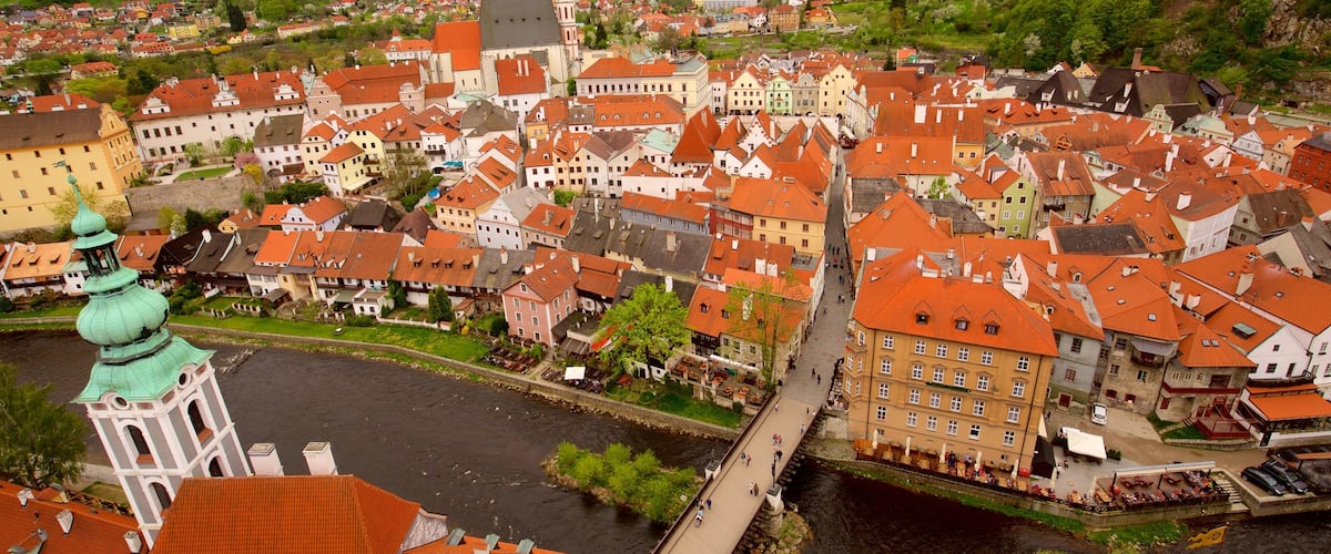 Cesky Krumlov showing a river or creek and a city