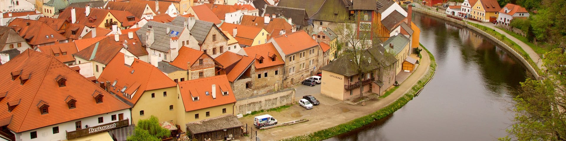 Ceský Krumlov welches beinhaltet Fluss oder Bach und Stadt