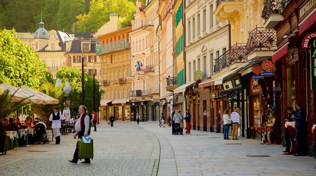 Karlovy Vary fasiliteter samt gatescener og by