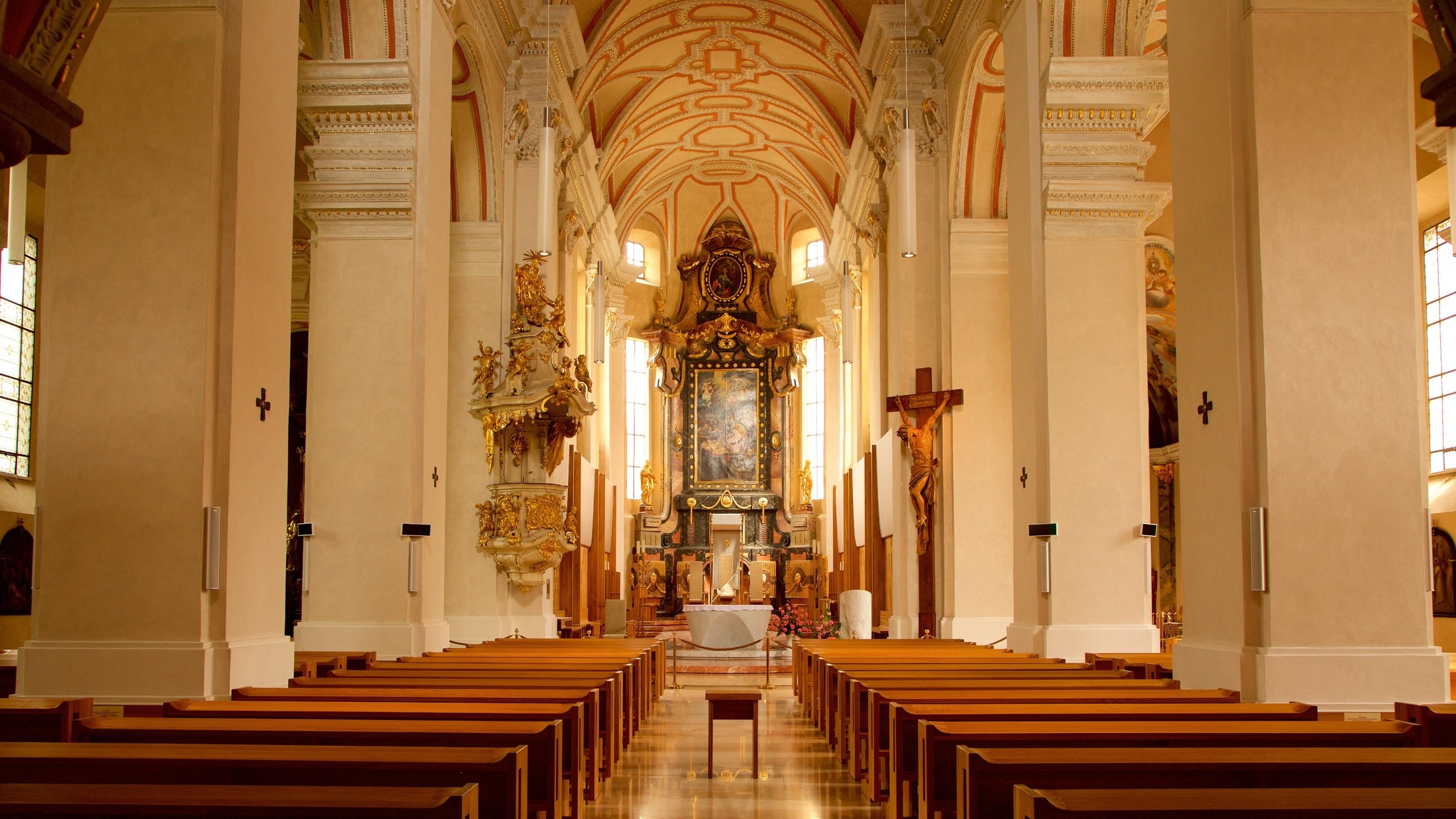 Ceske Budejovice showing a church or cathedral, heritage elements and heritage architecture