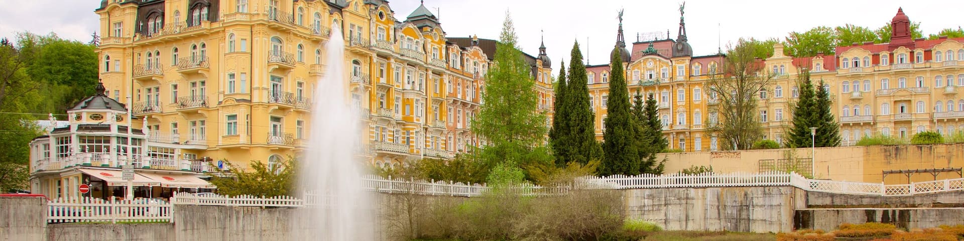 Marianske Lazne showing heritage architecture, a fountain and heritage elements
