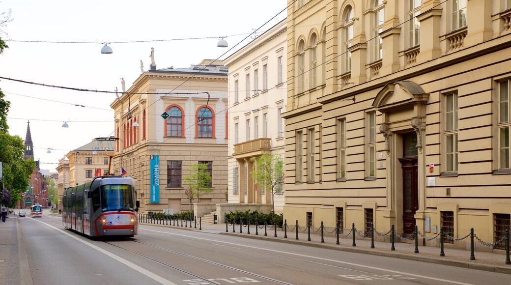 Brno welches beinhaltet Eisenbahnbetrieb und Stadt