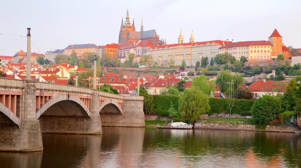 Prague Castle showing a city, a river or creek and a bridge