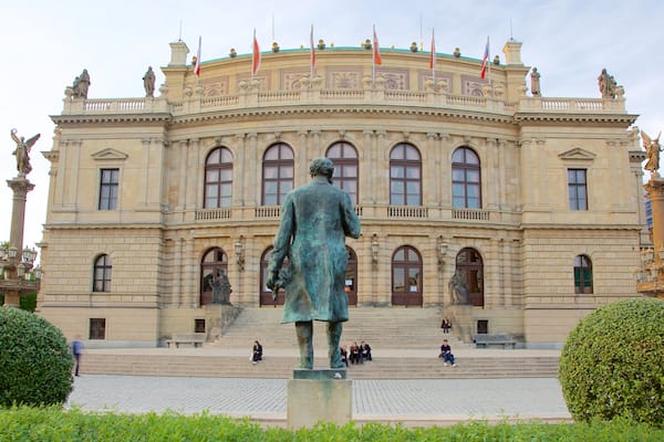 Rudolfinum das einen Statue oder Skulptur, Stadt und historische Architektur