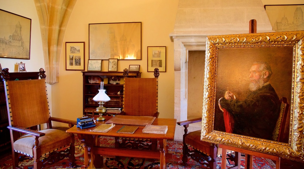 Kasteel Karlštejn toont interieur, historisch erfgoed en een kasteel