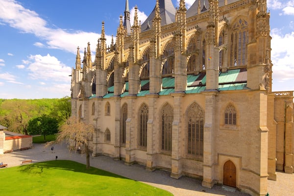 Kirche St. Barbara mit einem Geschichtliches und Kirche oder Kathedrale