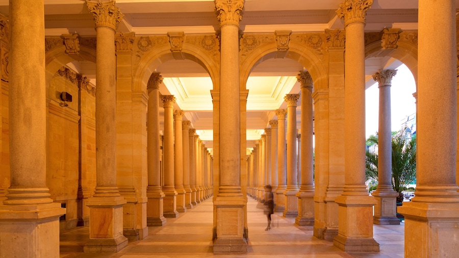 Mill Colonnade mostrando oggetti d\'epoca e architettura d\'epoca