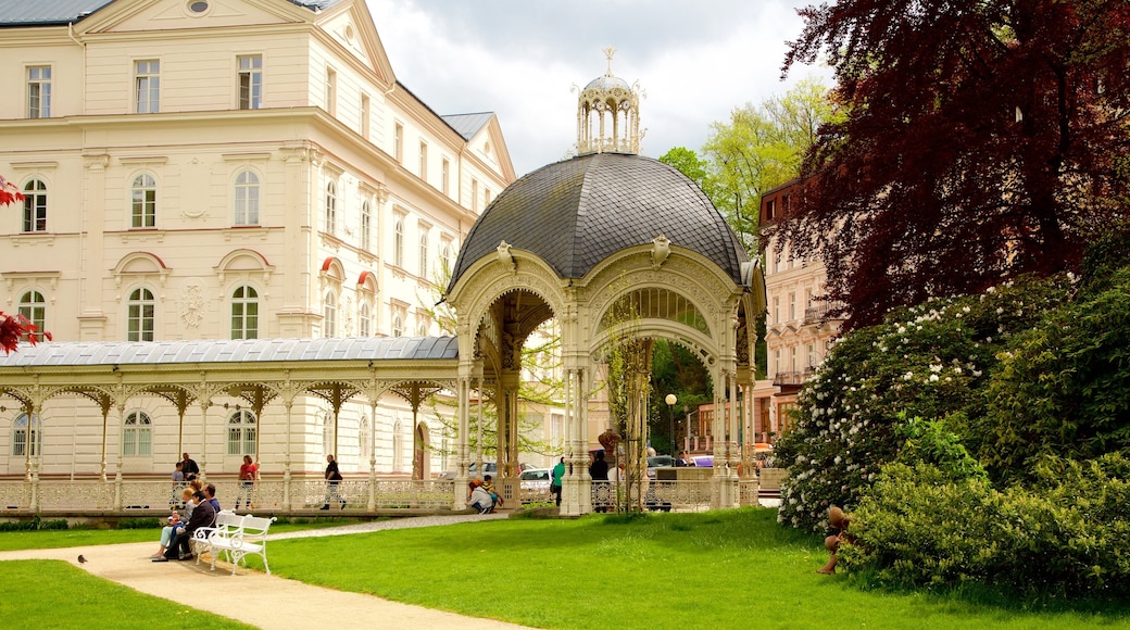 Karlovy Vary mostrando un parque, elementos del patrimonio y patrimonio de arquitectura