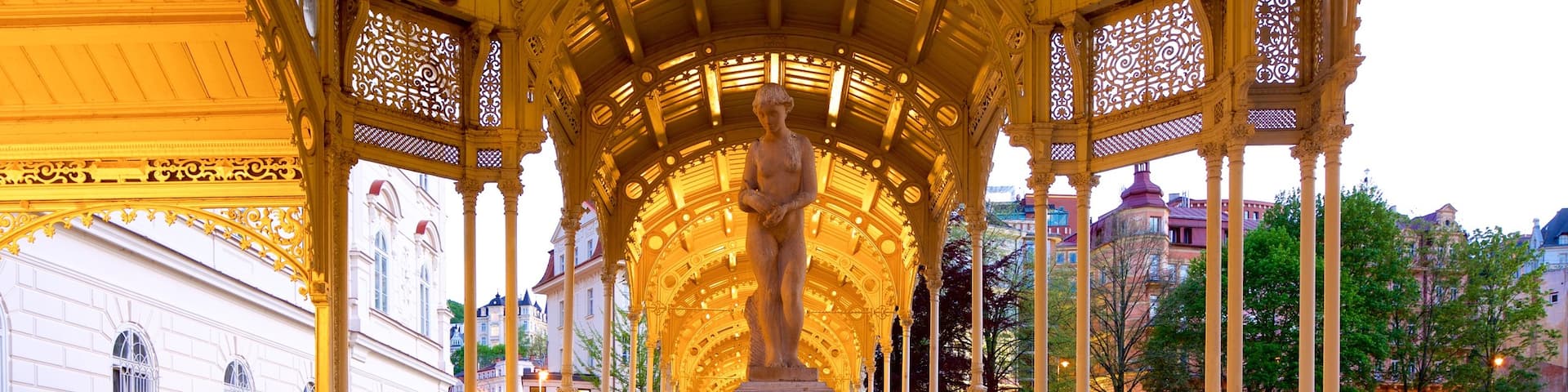 Karlovy Vary featuring heritage elements, a garden and a statue or sculpture