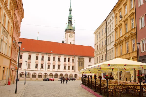 Olomouc Region welches beinhaltet Stadt und Straßenszenen