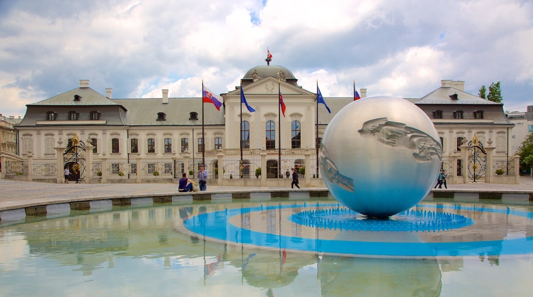 Presidential Palace showing a fountain, a statue or sculpture and an administrative buidling