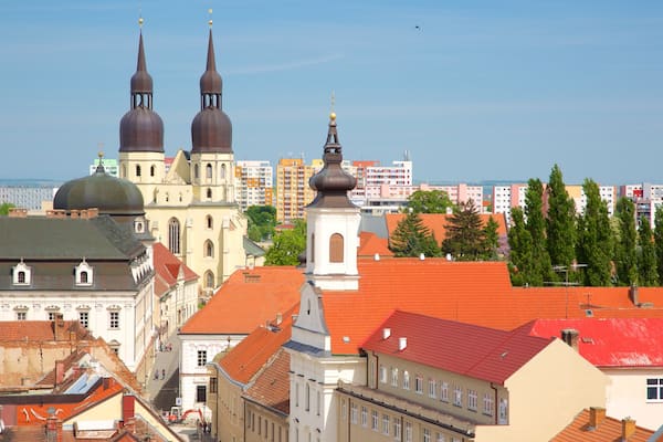 Johannes-der-Täufer-Kathedrale in Trnava welches beinhaltet Stadt