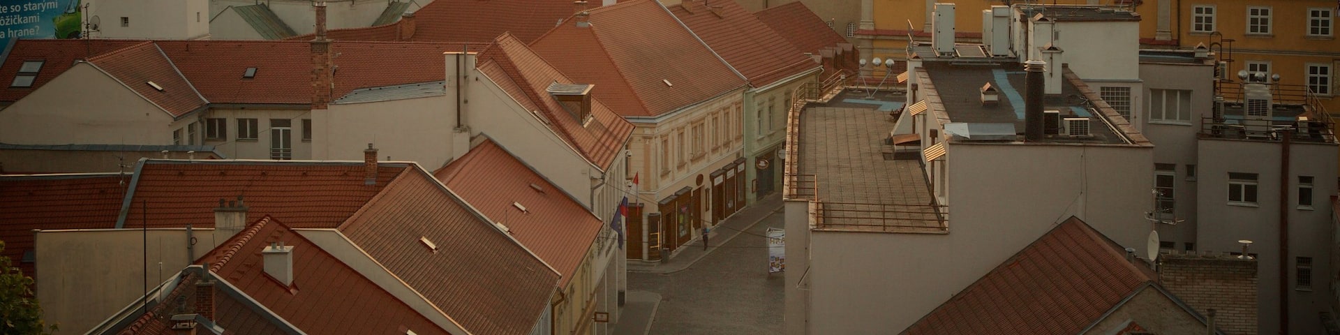Trencin che include tramonto e città