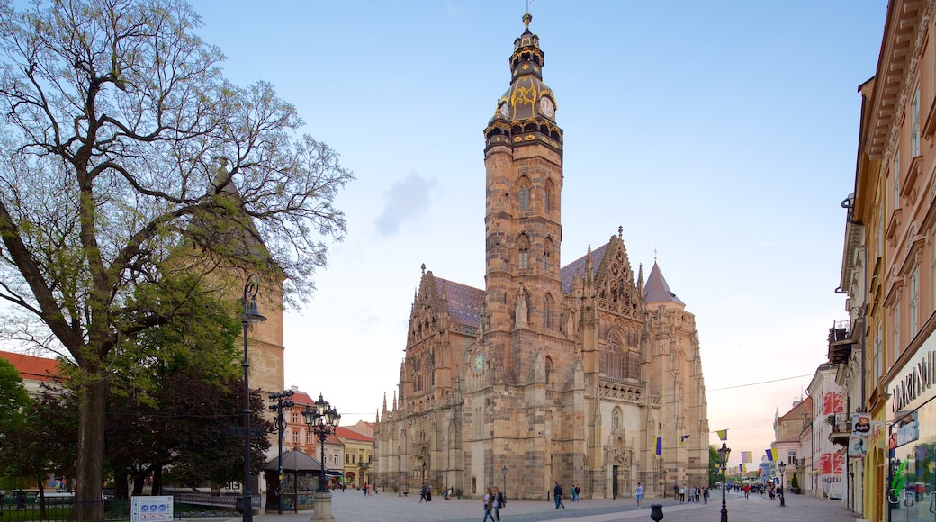 Kosice caratteristiche di architettura d\'epoca, città e chiesa o cattedrale