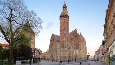 Kosice caratteristiche di architettura d\'epoca, città e chiesa o cattedrale