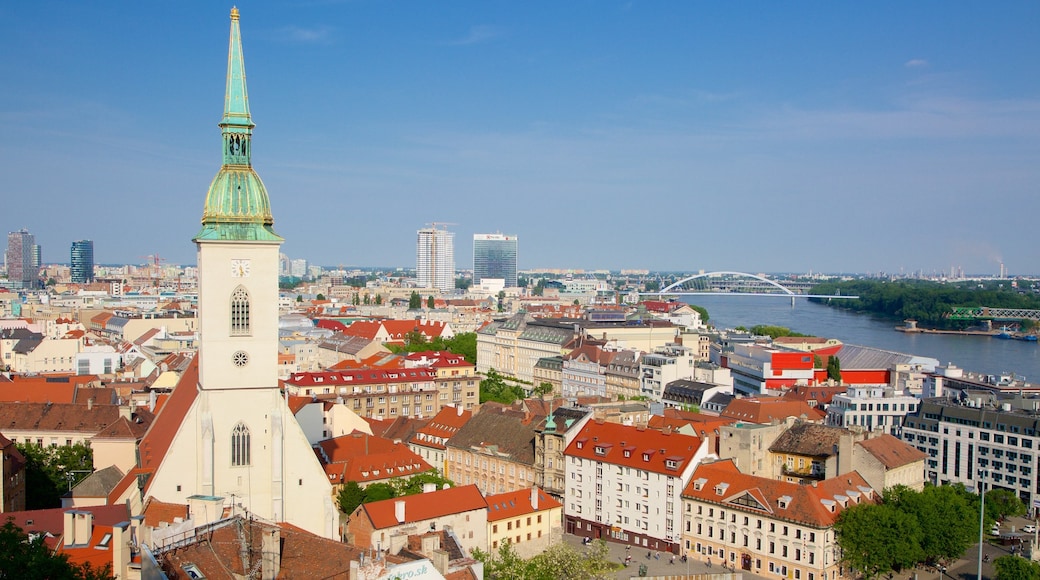 St. Martinskatedralen som inkluderar en stad och en kyrka eller katedral