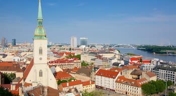 St. Martinskatedralen som inkluderar en stad och en kyrka eller katedral