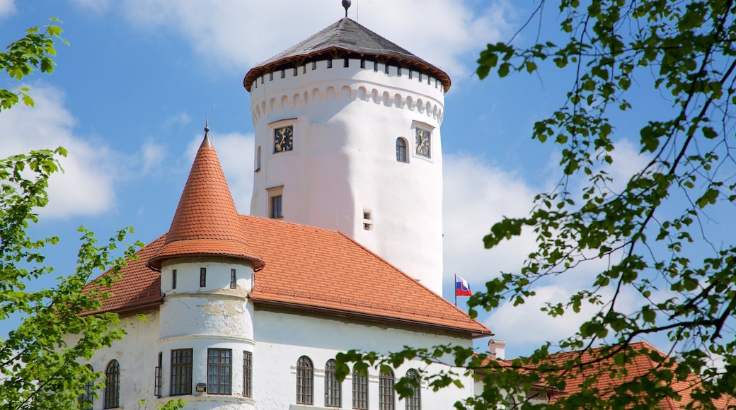 Budatin Castle mit einem historische Architektur und Burg