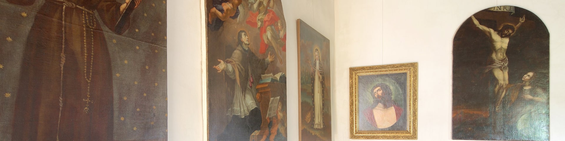 Budatin Castle featuring art, interior views and a castle