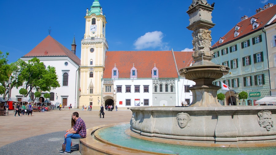 Hlavne Square which includes a fountain, a square or plaza and a city