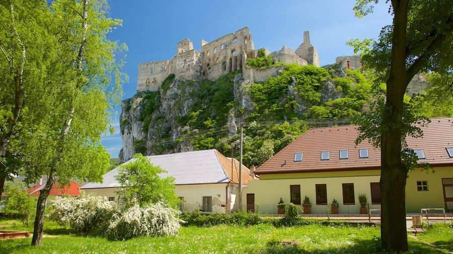 Eslovaquia mostrando una casa, ruinas de edificios y un castillo