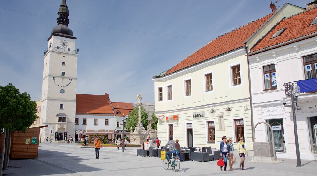 Trnava mostrando elementos de patrimônio e cenas de rua