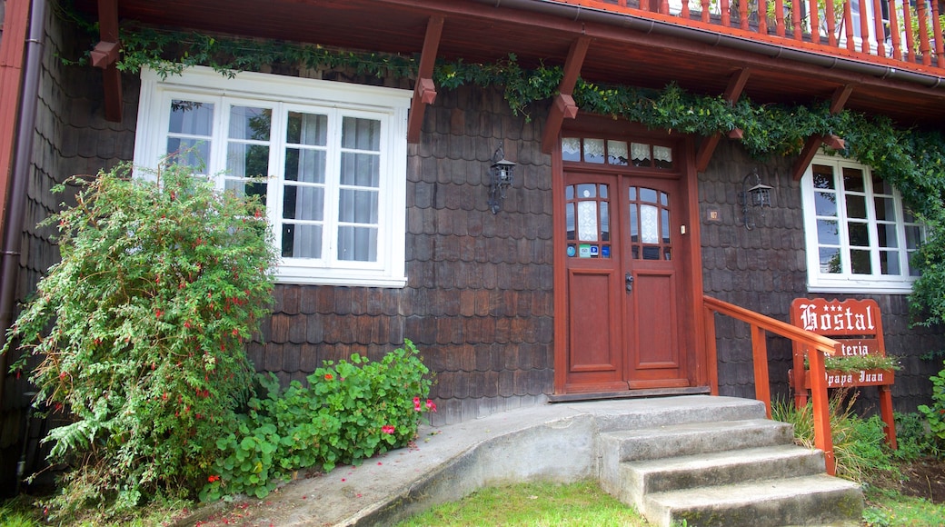 Puerto Montt showing a house