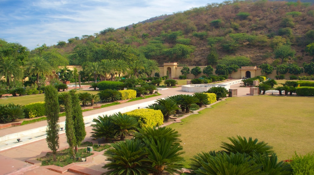 Palacio y jardines de Sisodia Rani mostrando un jardín